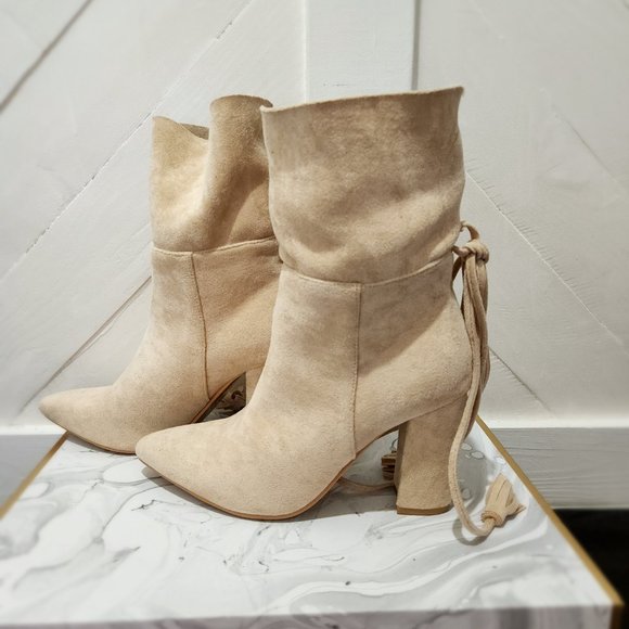 BOOTS - Picture 2 of 6